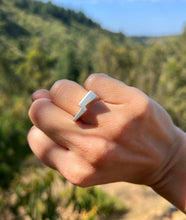 Cargar imagen en el visor de la galería, Anillo Bowie
